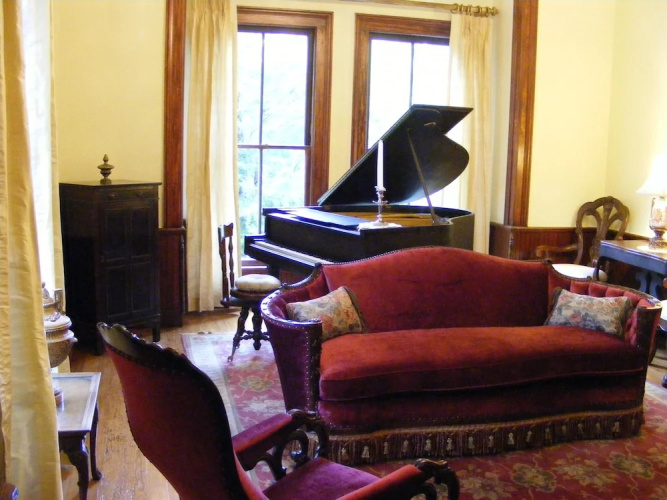 Adair Manor Bed& Breakfast