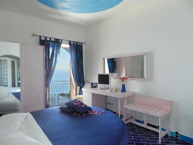 1 Bedroom Deluxe Double room with sea view