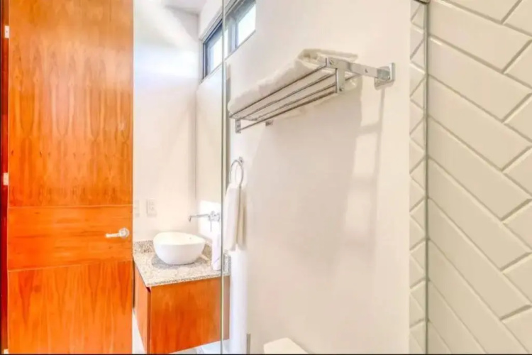 303 Amena Great Apt with Private Pool and Gym