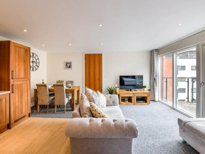 2 Bedrooms Apartment