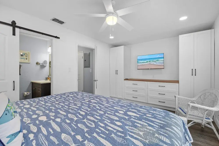 Colony Beach Club 237