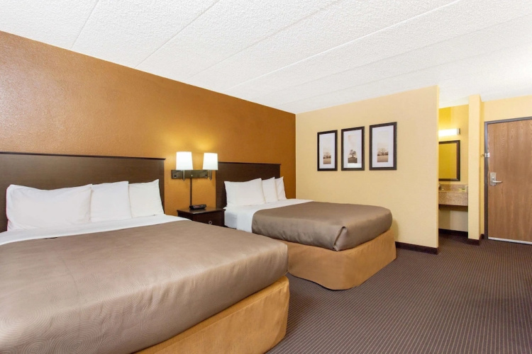 AmericInn West Bend