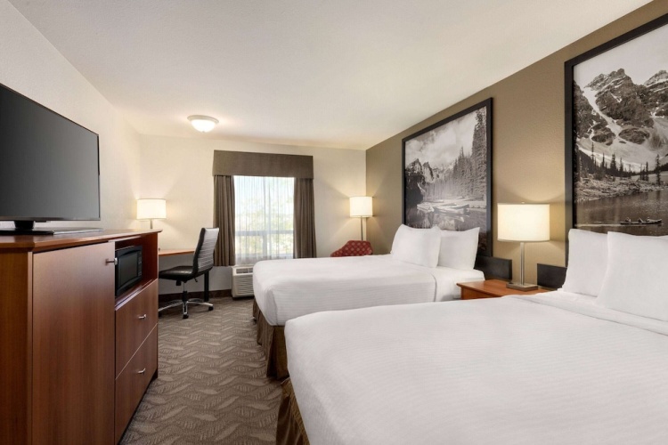 Super 8 by Wyndham Calgary Shawnessy Area photo 8