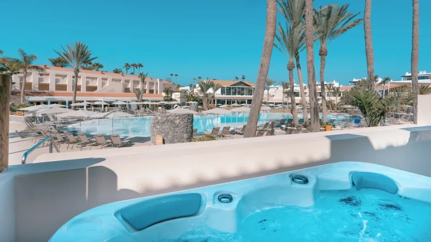Family Suite with pool view