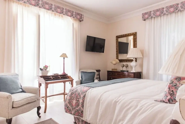 2 Bedrooms Deluxe Suite with garden view