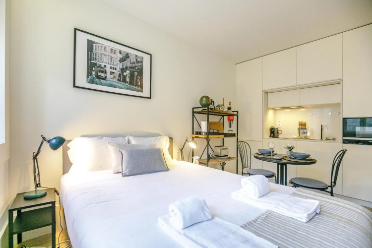 LovelyStay - Taipas Studio with AC