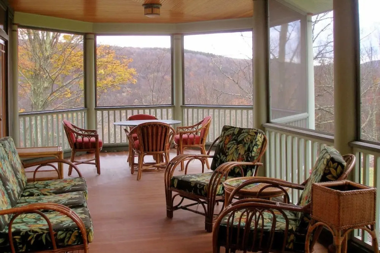 Breezy Hill Inn