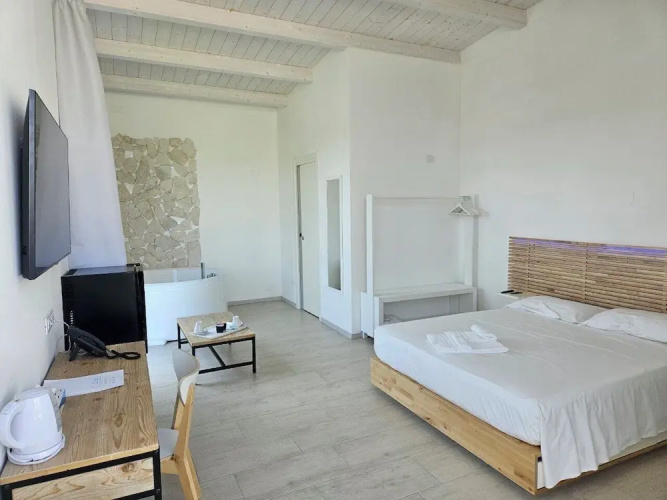 Luxury pool Suites - Città Bianca