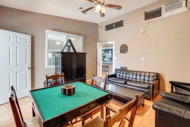 4 Bedrooms Cottage