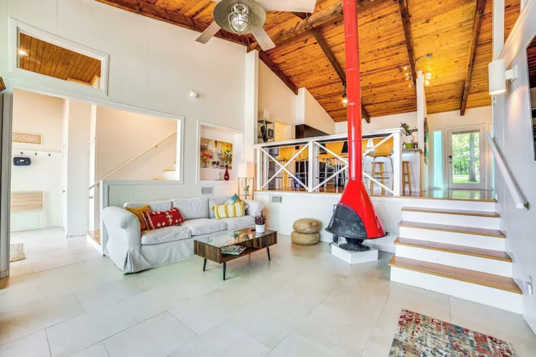 Waterfront Gem on Cedar Creek Lake w/ Deck + Games