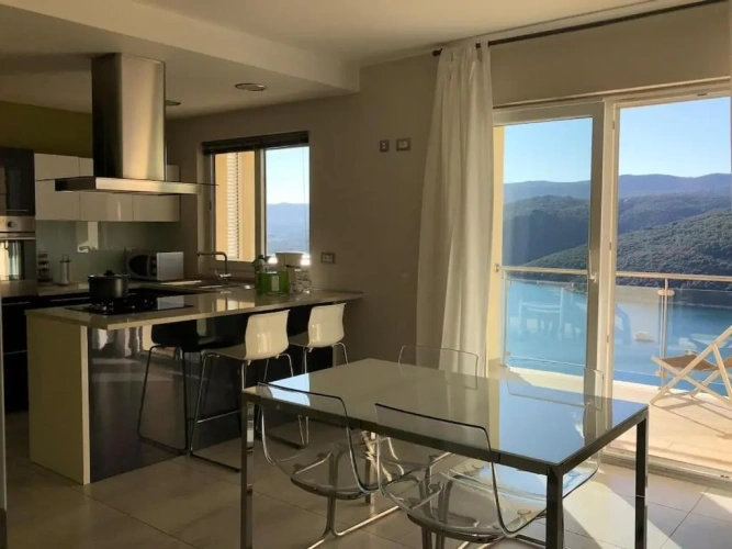 3 Bedrooms Apartment