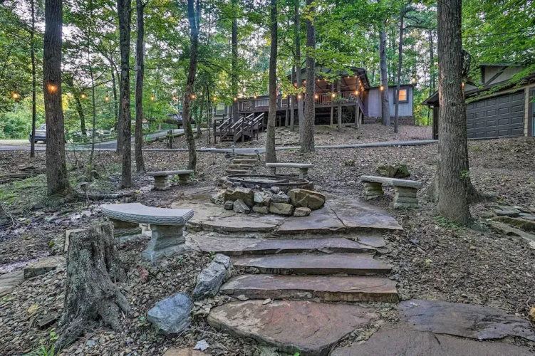 Broken Bow Oasis: Hot Tub, Fire Pit & Patio