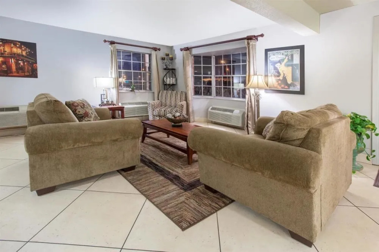 Super 8 By Wyndham Monroe West
