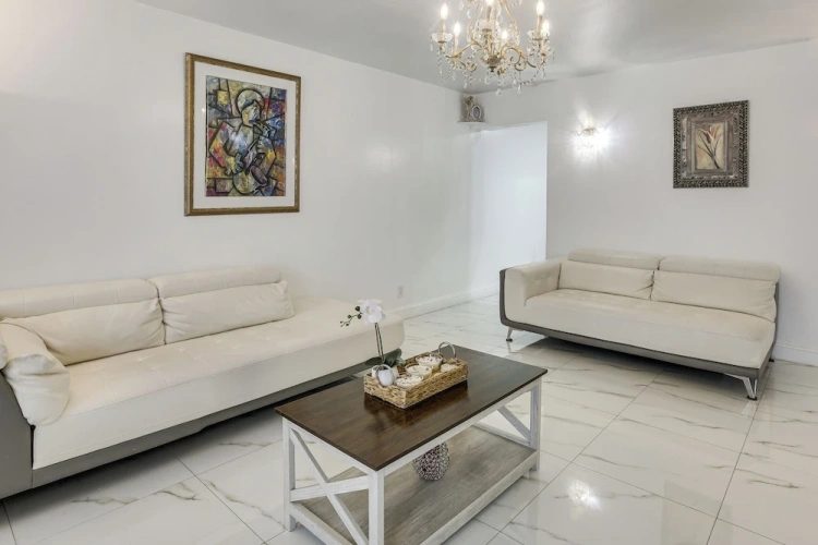 3 Bedrooms Apartment