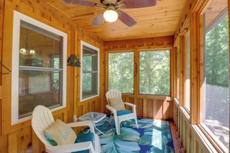 Romantic Mountain View Cabin Rental Near Downtown!