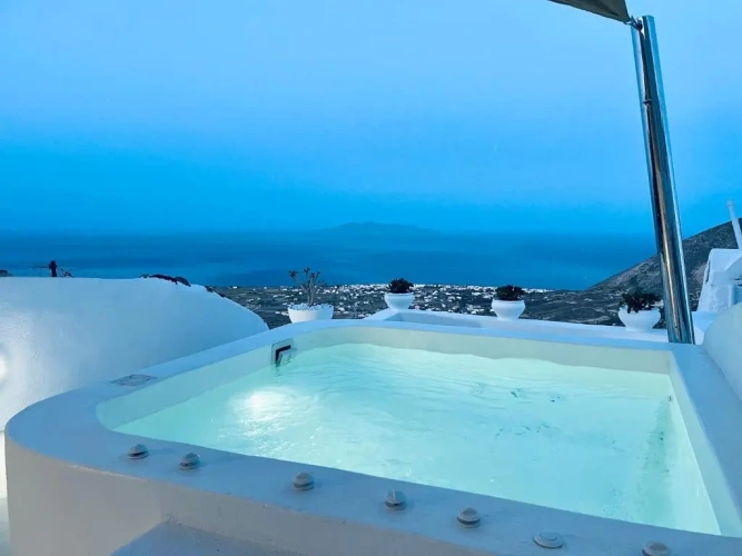 2 Bedrooms Villa