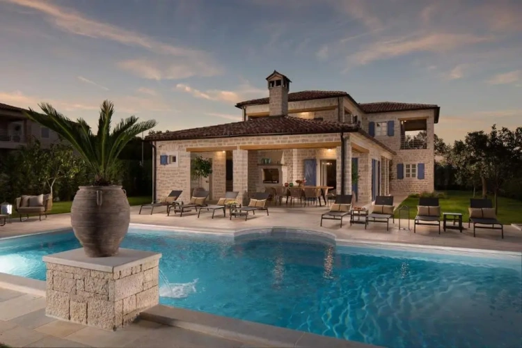 4 Bedrooms Villa