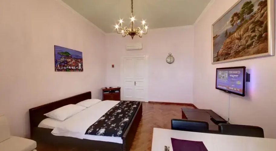 Old Town Beachfront Apartment