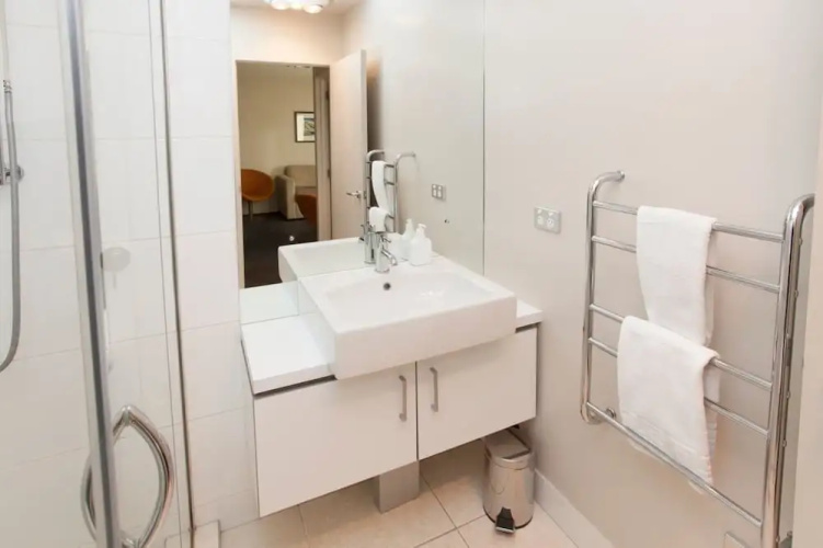 Apartment 25