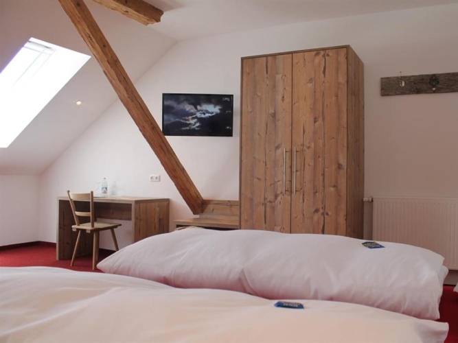 Standard Triple room