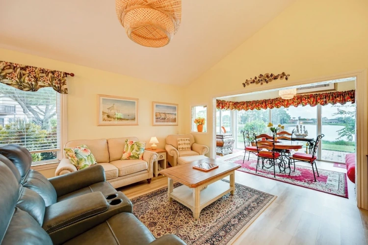 2 Bedrooms Apartment