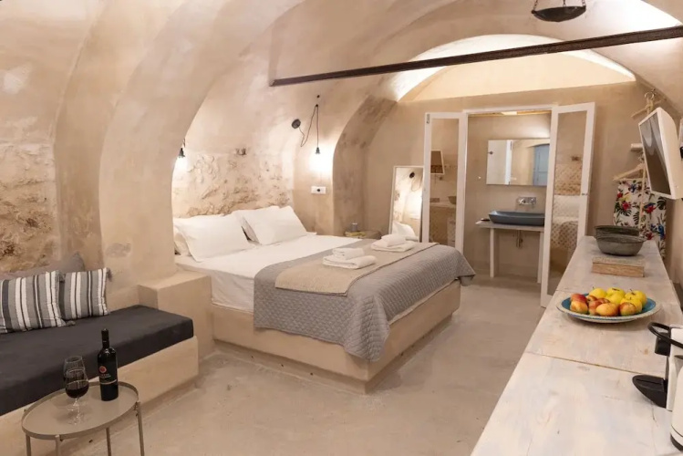 Oia Cellars