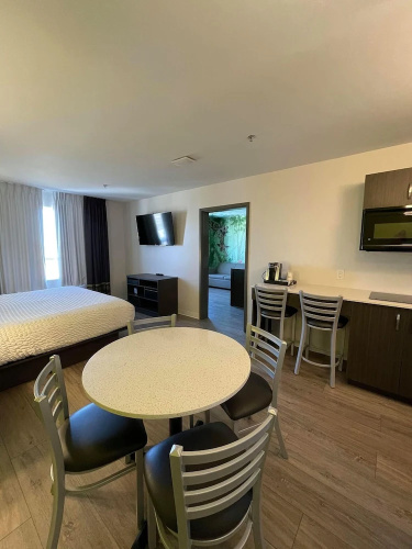 Super 8 Winnipeg East MB