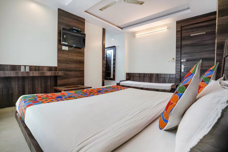 Fabhotel Kingdom Sai