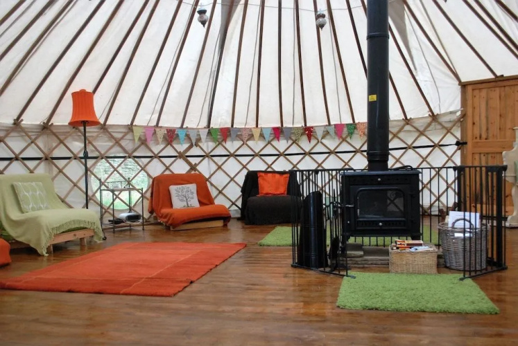 Love2Yurt
