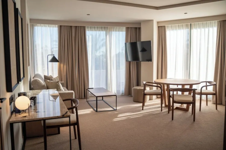 Deluxe Suite