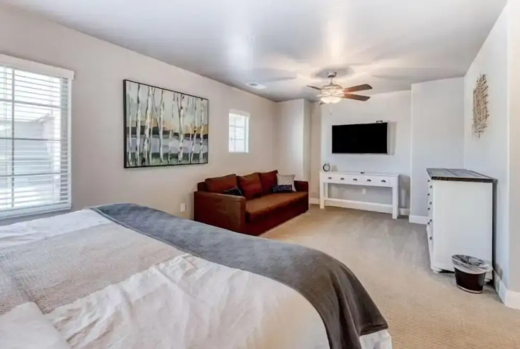 The Modern Villa - Pet Friendly 3 Bedroom Townhouse