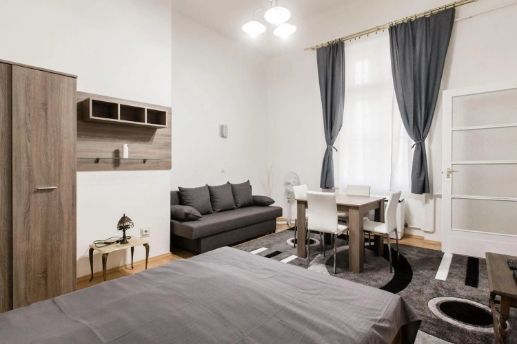 W2 Synagogue Apartment