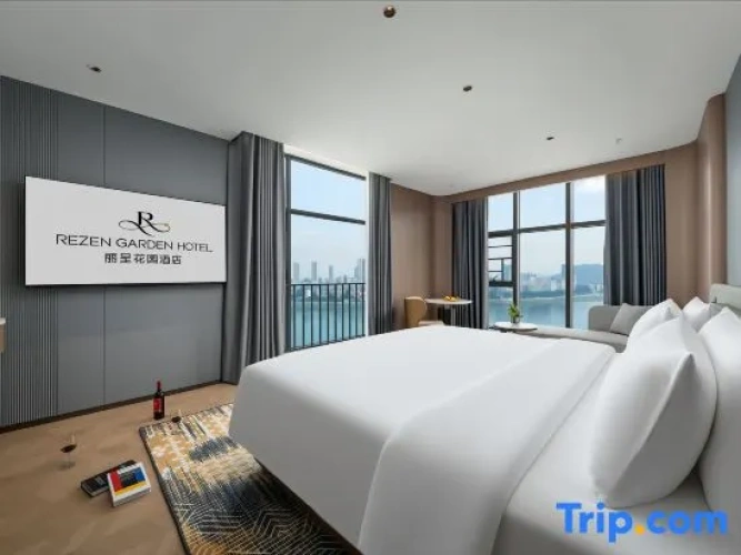 Standard Double room with river view