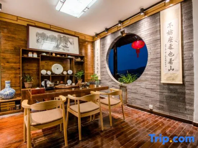 Tengchong Yinghe sightseeing Inn