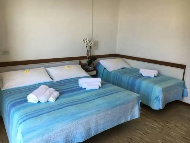 Standard Triple room with sea view