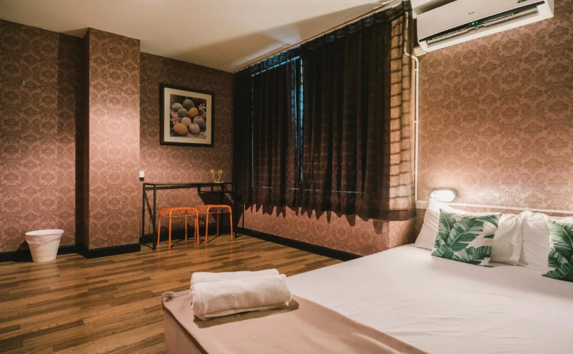 Guyasuka X Suthisan - Hostel