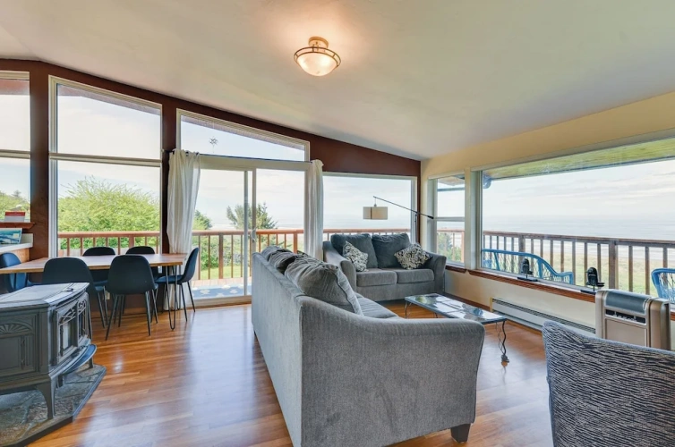 3 Bedrooms Cottage with balcony