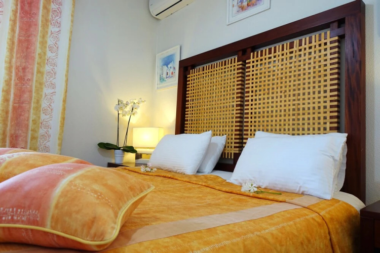 Le Coq Apartments