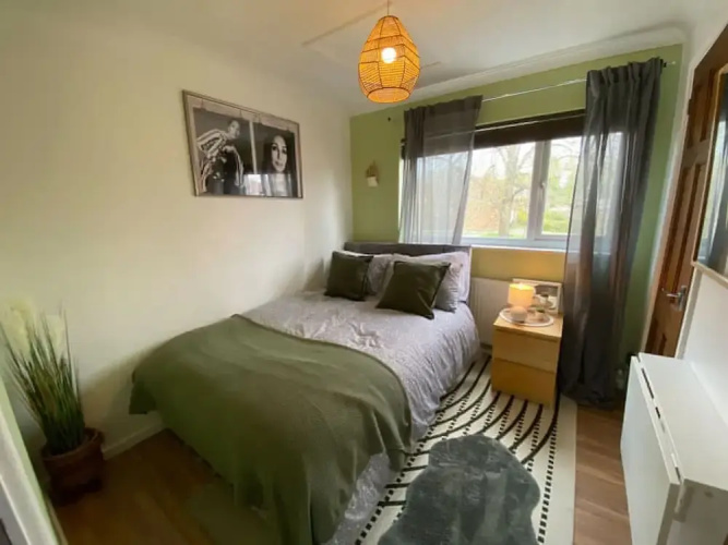 Host Stay Cotman Close