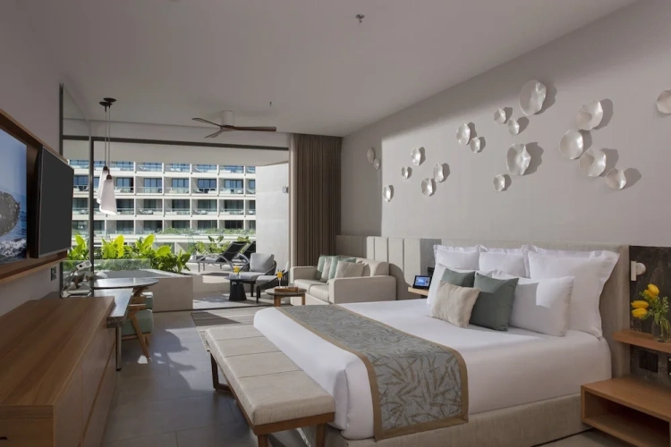Sun Deck Preferred Club Double Junior Suite
