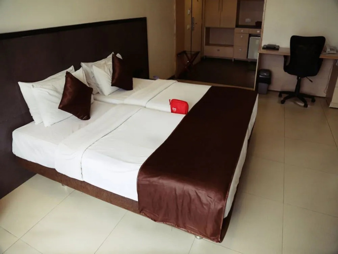 OYO 697 The Sirona Hotel