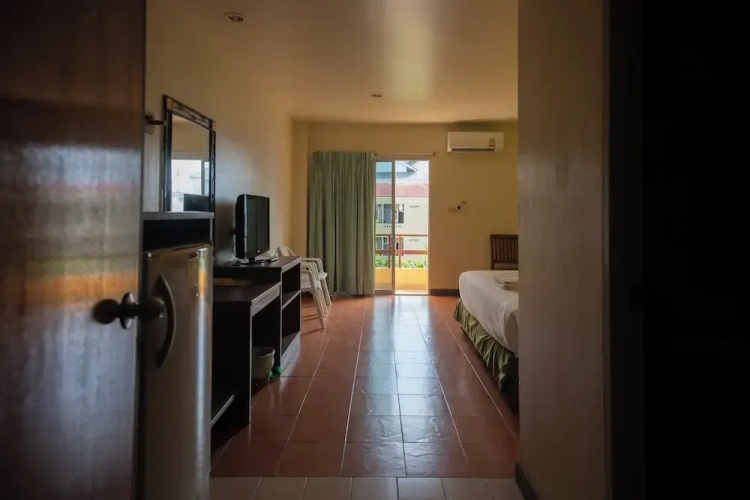 Standard room with balcony and with pool view