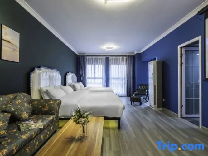 Standard Twin room with city view