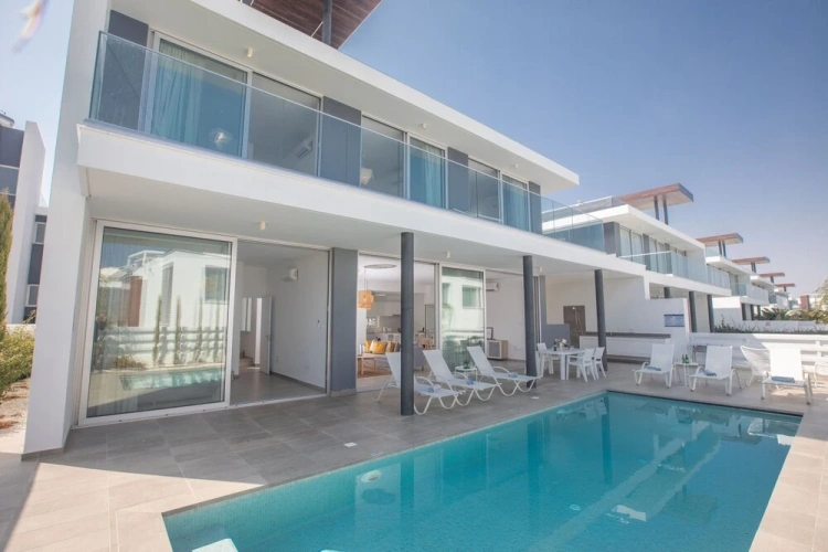 4 Bedrooms Villa with garden view