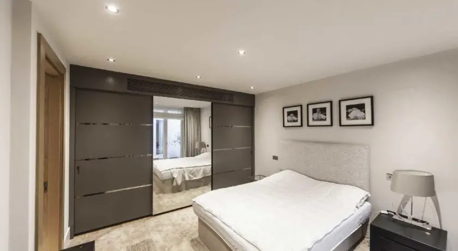 Pont Street Apartment