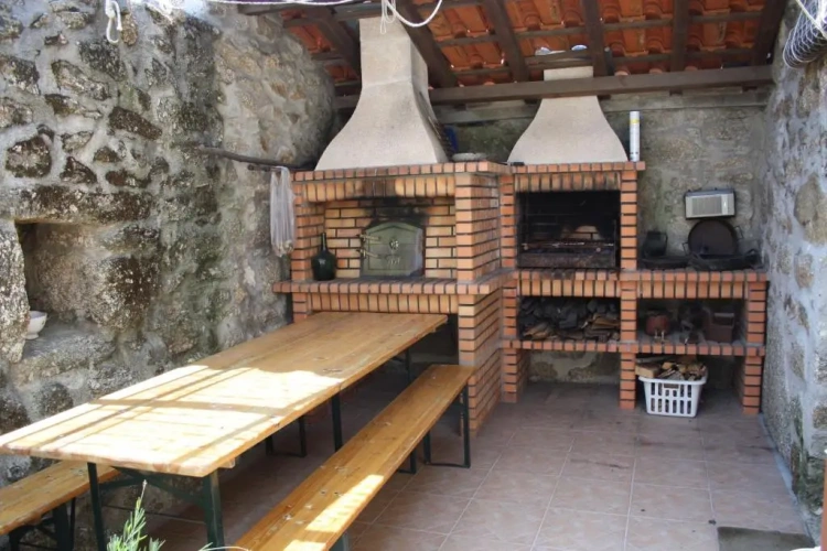 4 Bedrooms Cottage