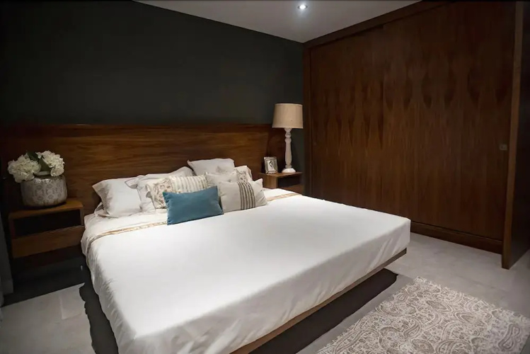 IT Condo by Realty Group