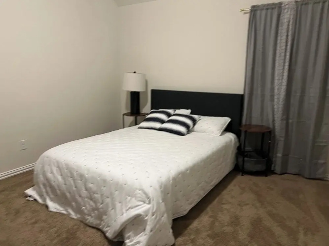 Balmoral Lakeside 5br 4ba House