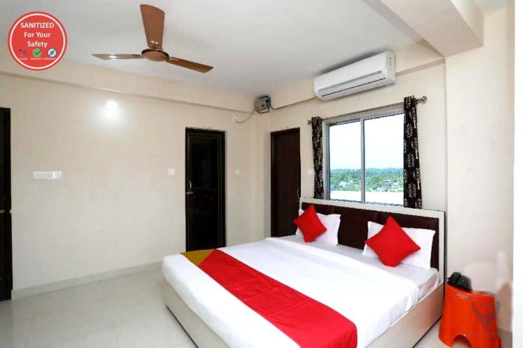 Deluxe Quadruple room with city view