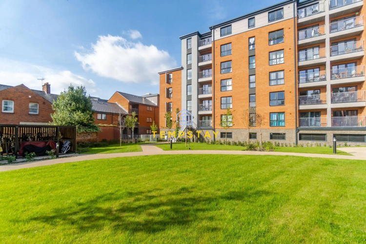 High Spec Modern Apartment Prime Location! Parking